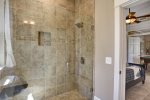 D/STAIRS KING & QUEEN ENSUITE BATHRM w/WALK-IN SHOWER